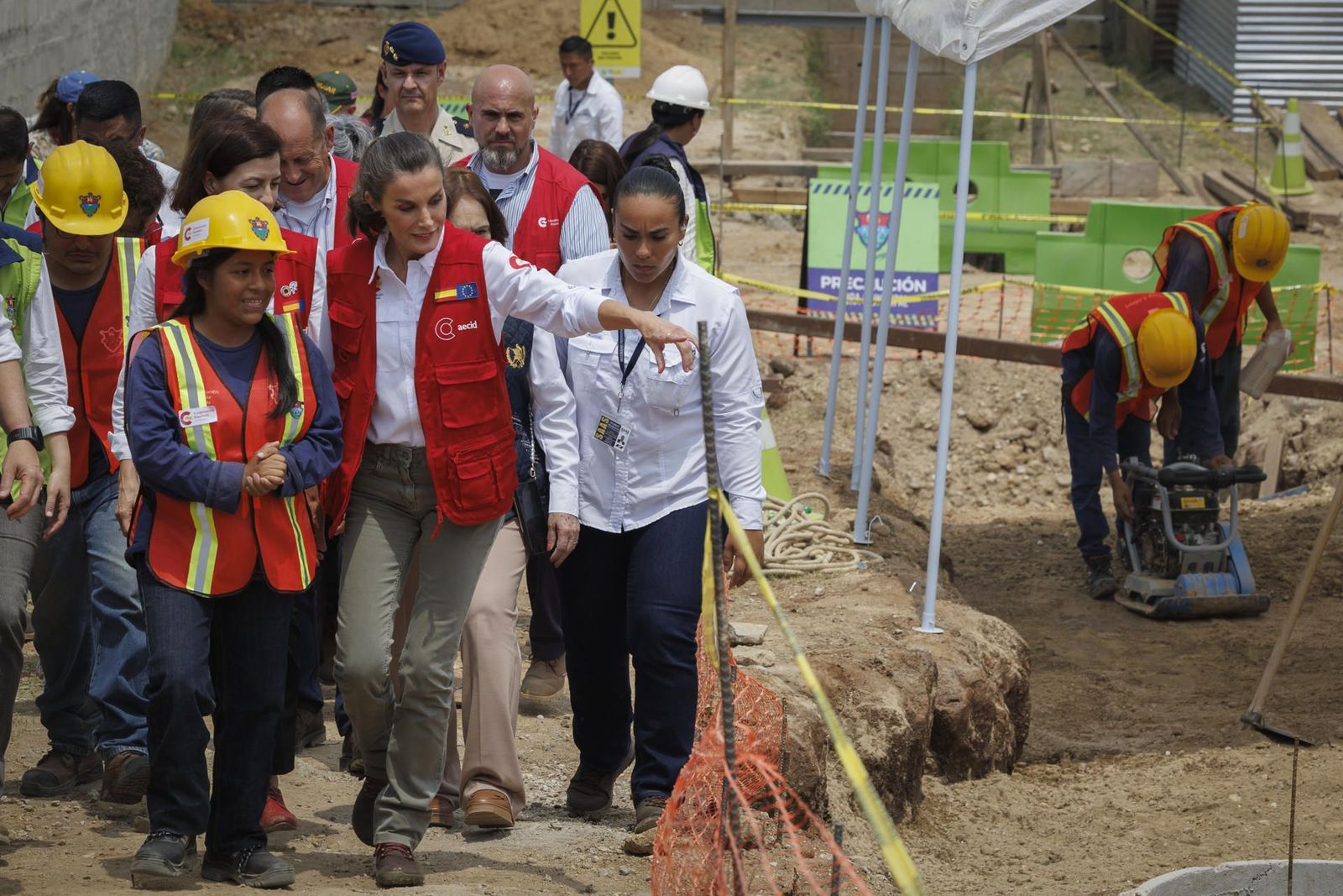 La reina Letizia visita la Escuela Taller Norte en Guatemala, un antídoto contra las maras
