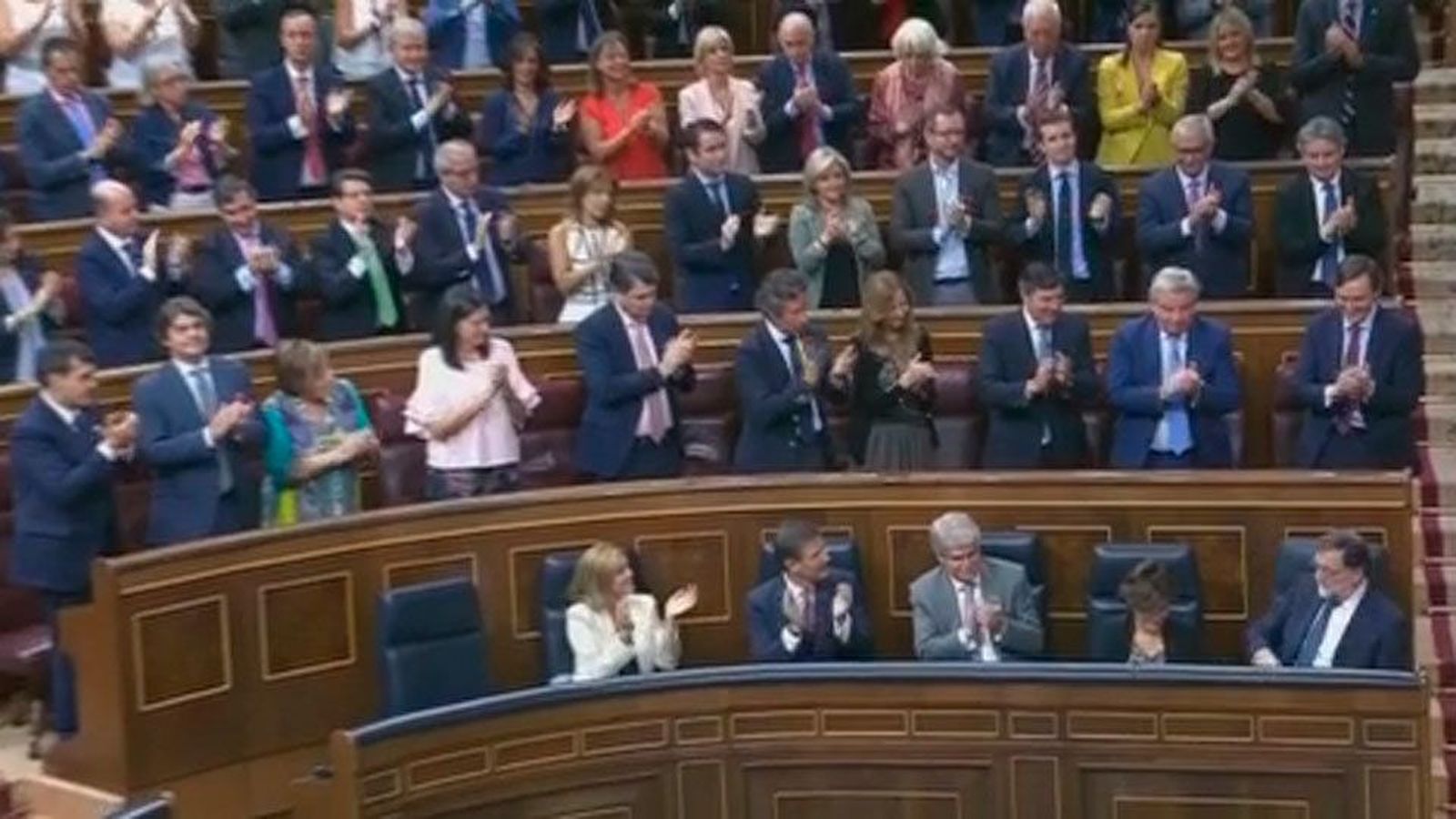 Rajoy asevera que "España no se va a romper" y desea que Puigdemont acierte