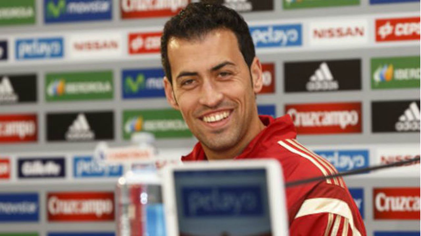 Busquets: "A veces se cruza la barrera del respeto por ser el eterno rival"