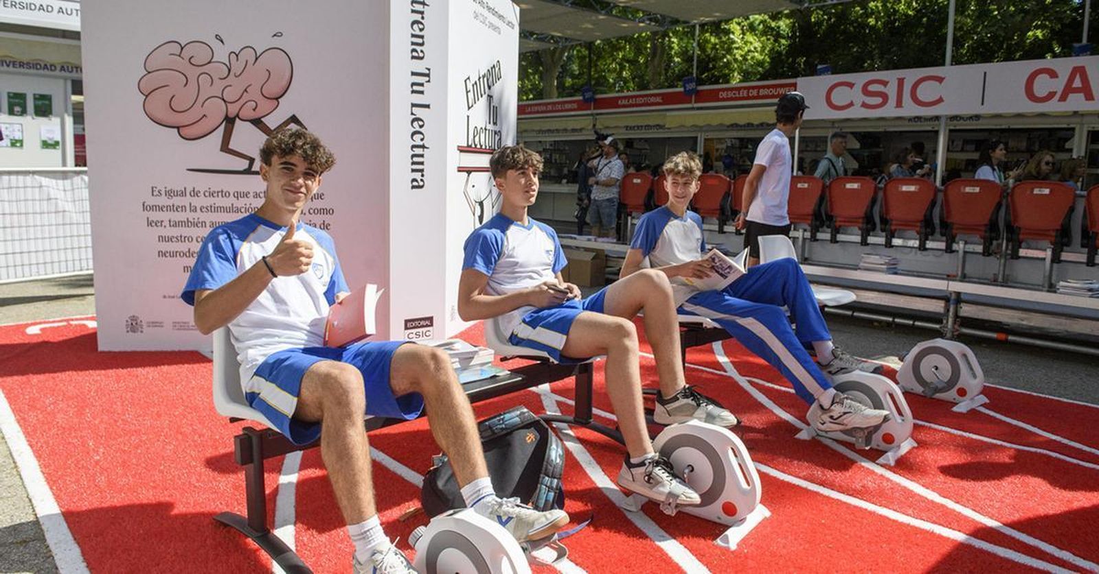 El CSIC instala en la Feria del Libro de Madrid una pista deportiva para 'entrenar' la lectura