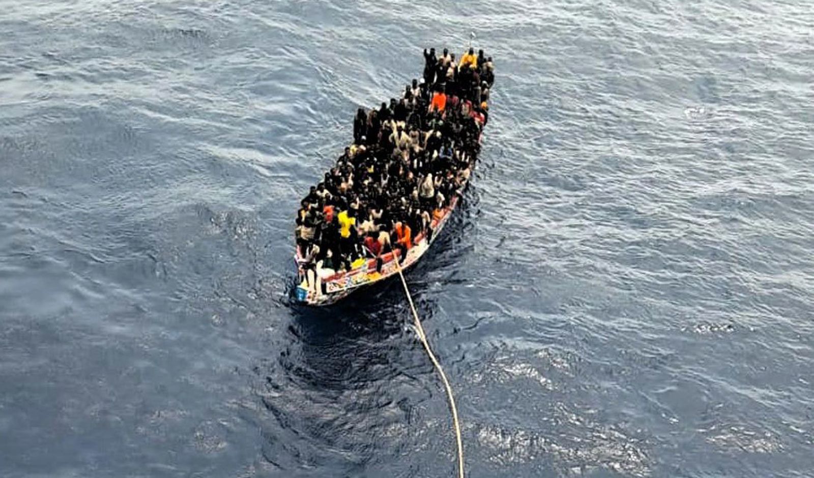 Cayuco con inmigrantes