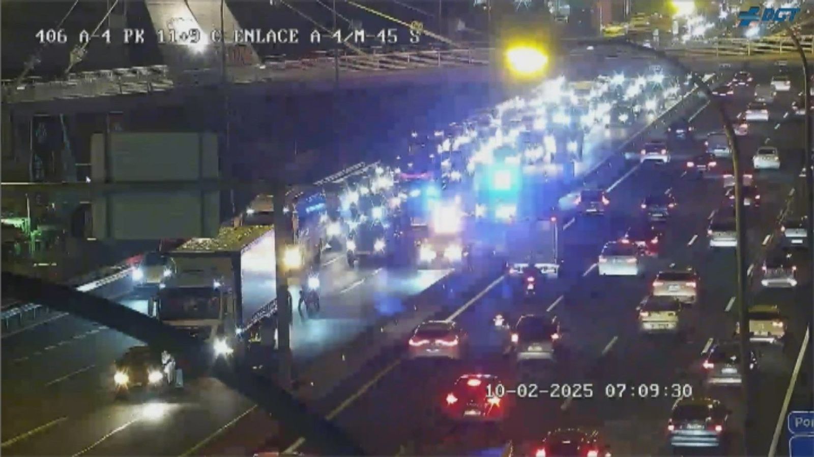Tráfico complicado en Madrid, con retenciones en la A-4 y la A-2, a causa de dos accidentes