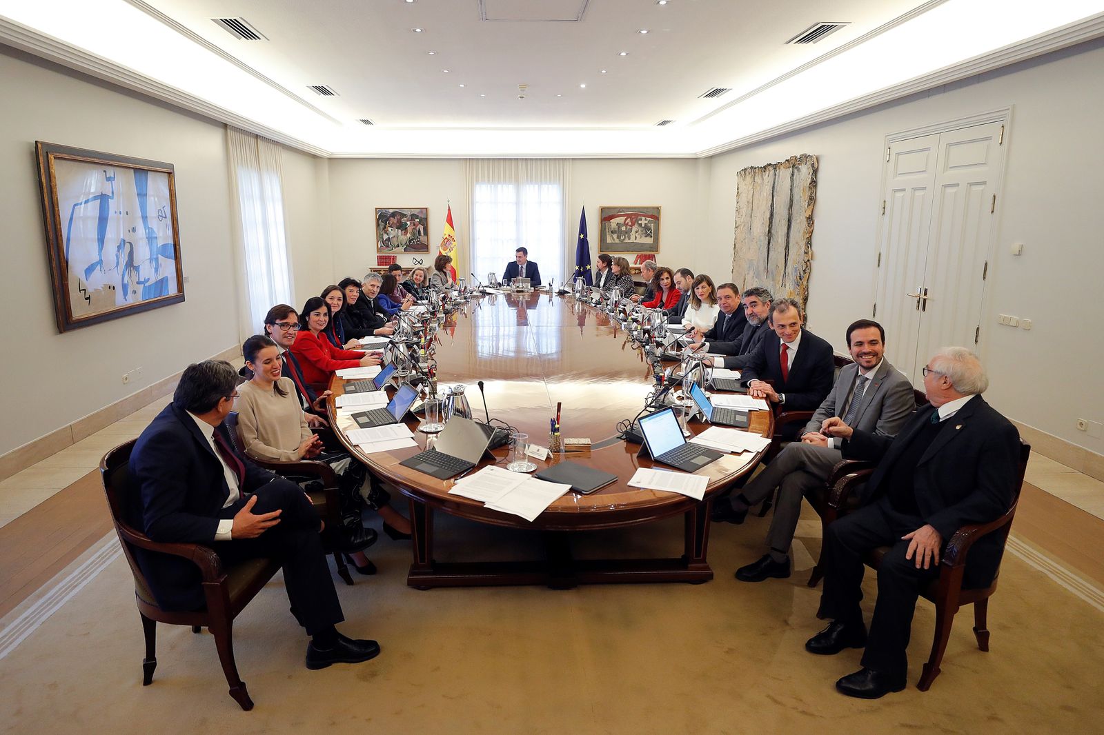 Imagen del primer Consejo de Ministros del nuevo gobierno de coalición