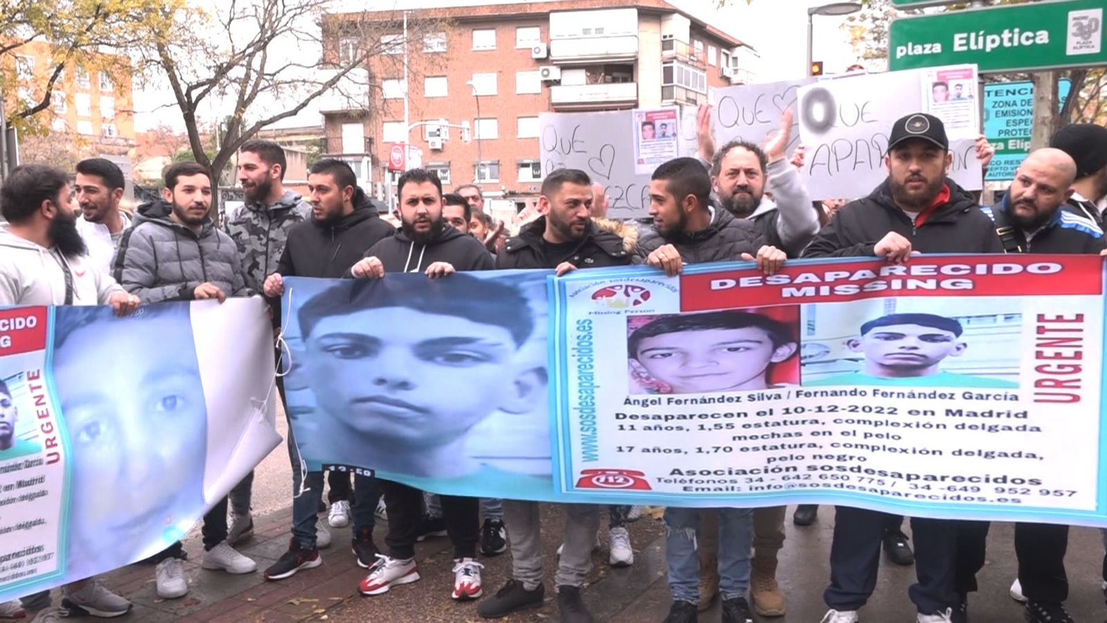 Cientos de familiares se reúnen para tratar de localizar a los menores desaparecidos en Carabanchel