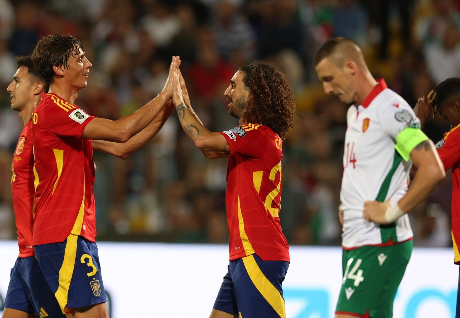 Le Normand y Cucurrella ante Bulgaria