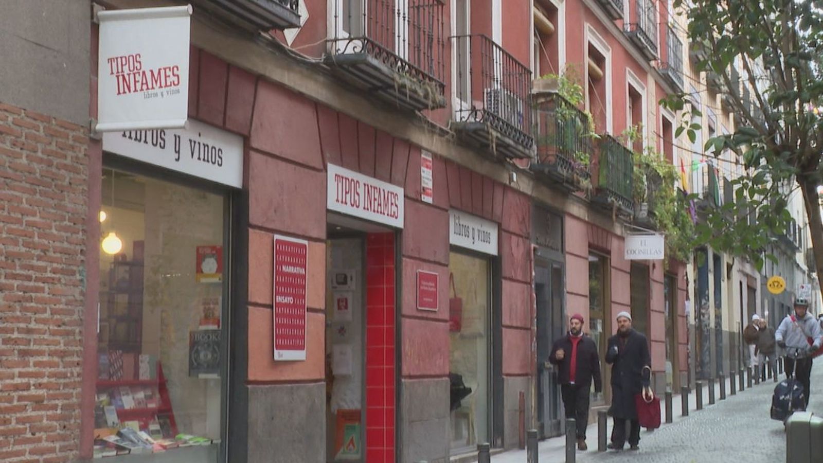 La librería 'Tipos Infames' echa el cierre en Malasaña tras 15 años de actividad