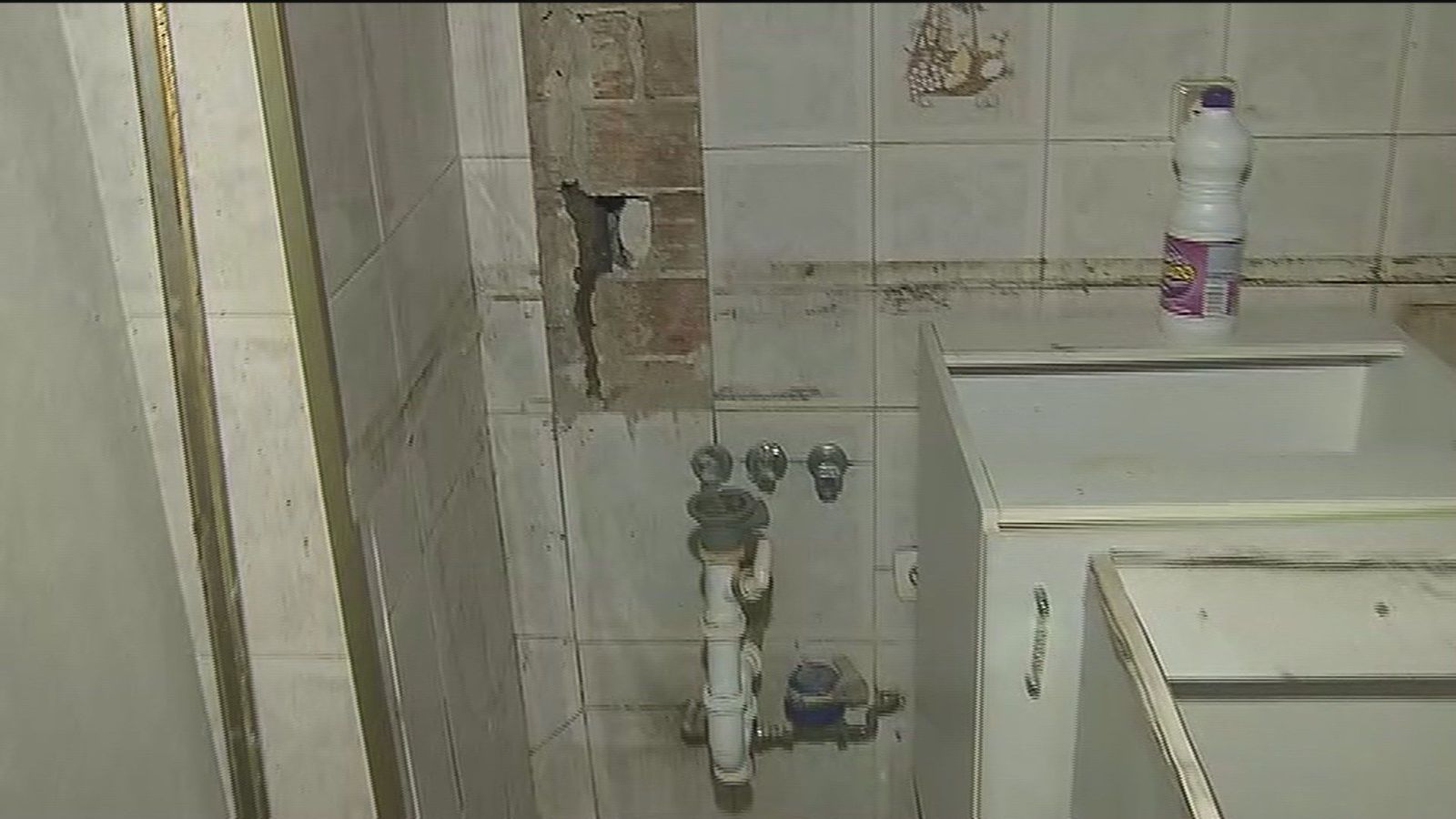 Compra un piso en la Elipa en perfectas condiciones y se lo encuentra anegado por una fuga