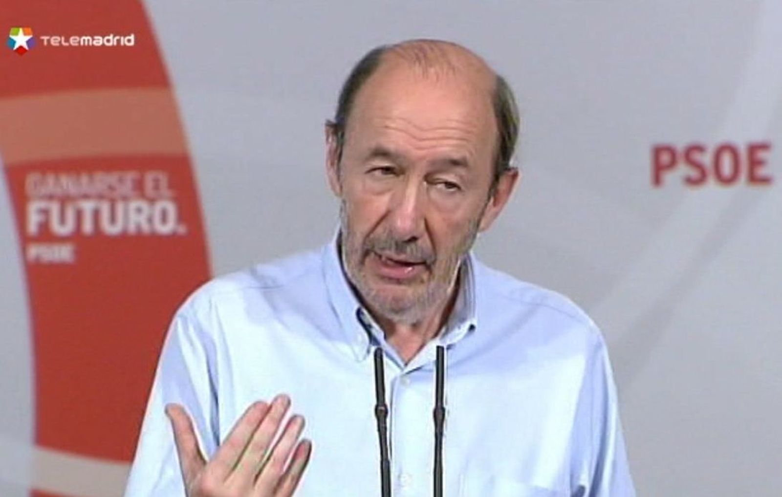 Rubalcaba acusa al PP de "cambiar el modelo social"