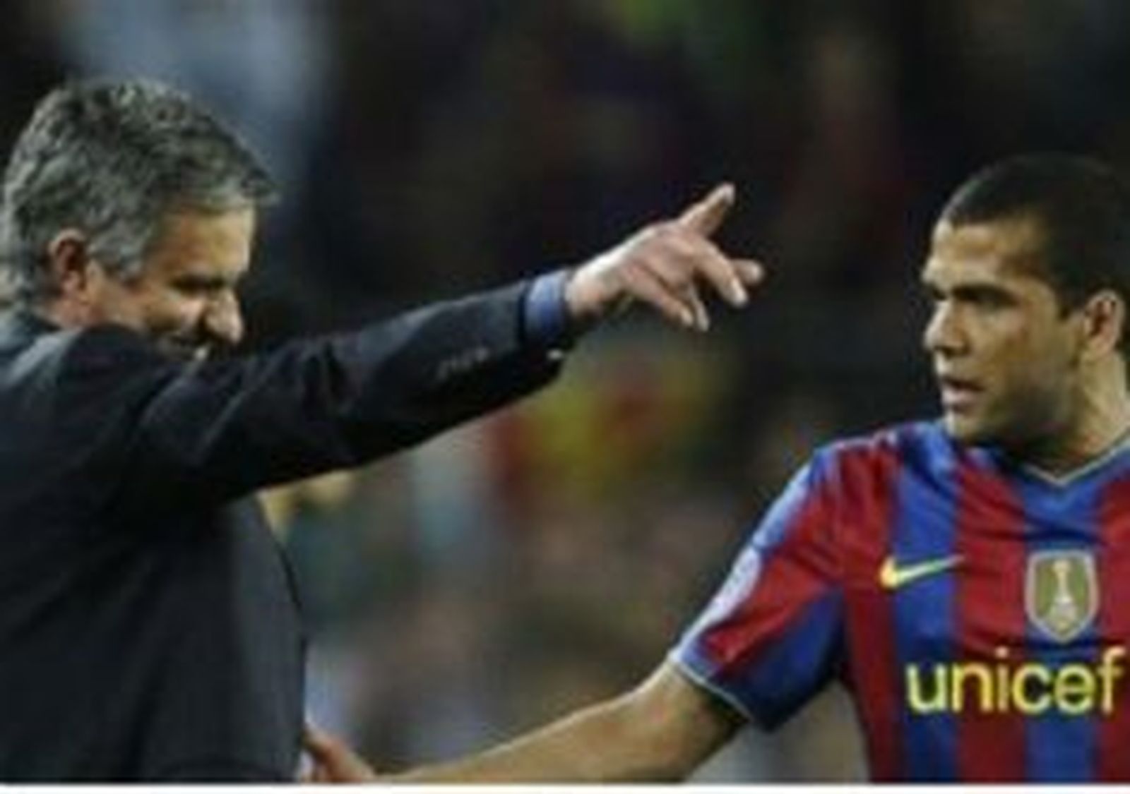 Dani Alves acusa a Mourinho de condicionar a los árbitros