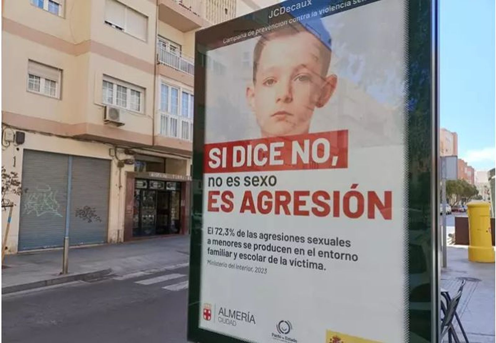 Retiran el polémico cartel de una campaña en Almería contra las agresiones sexuales a menores