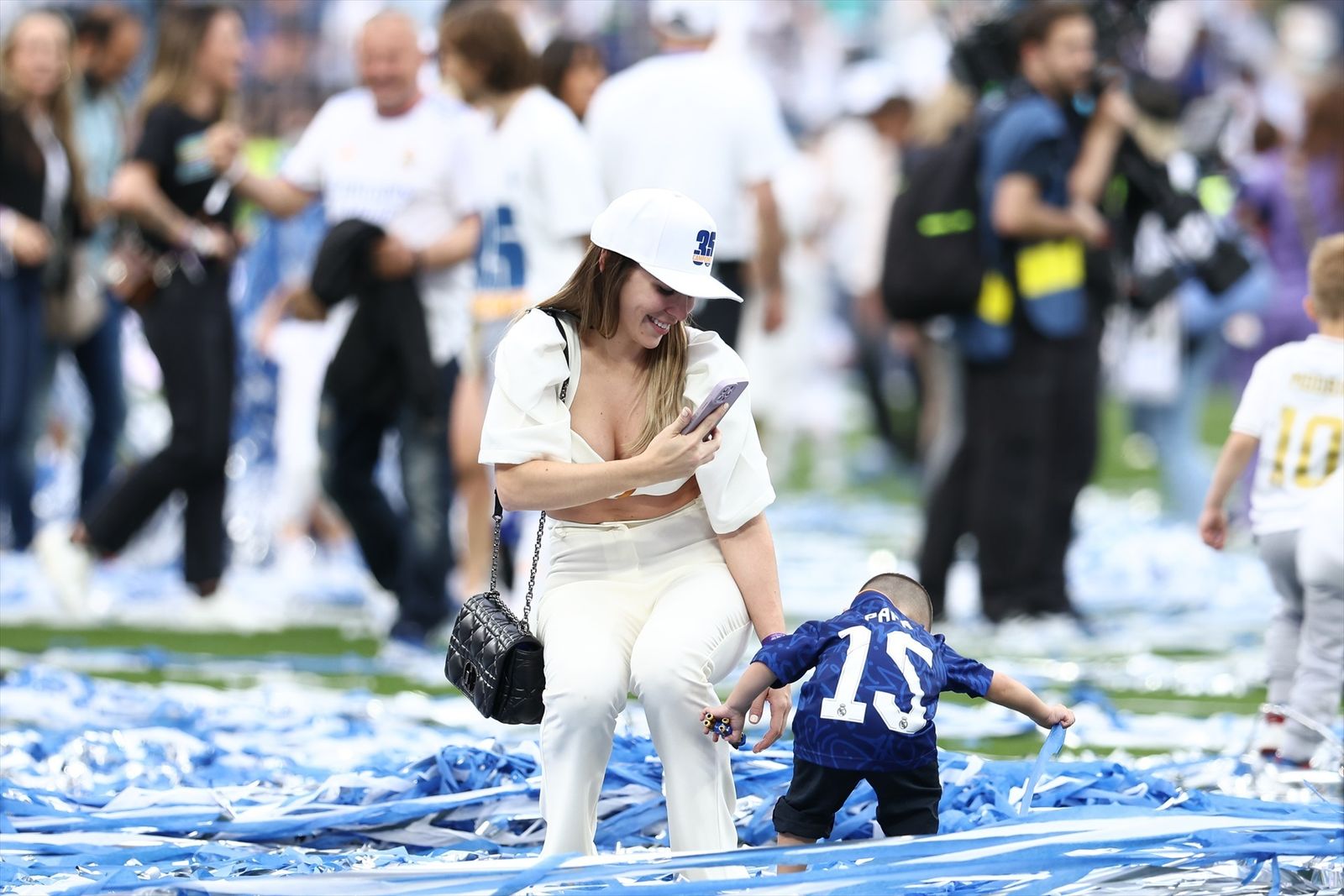 EuropaPress_4419356_mina_bonino_girlfriend_of_fede_valverde_celebrates_the_title_of_winners_of