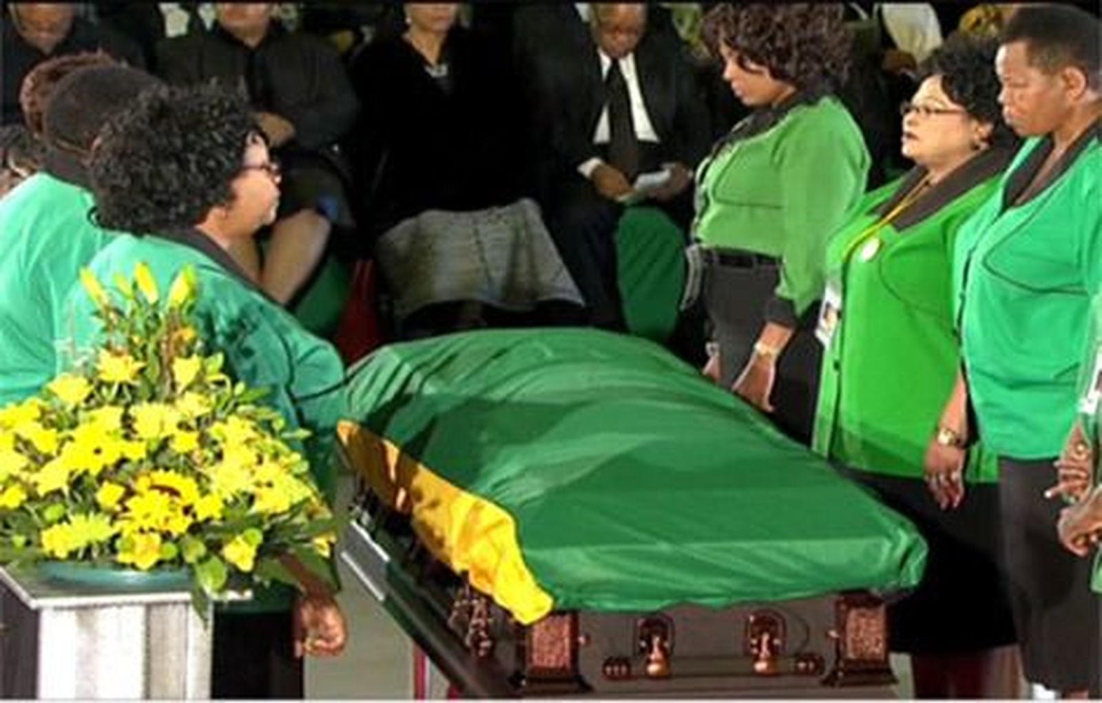 El CNA despide a Mandela envuelto en los colores de su bandera