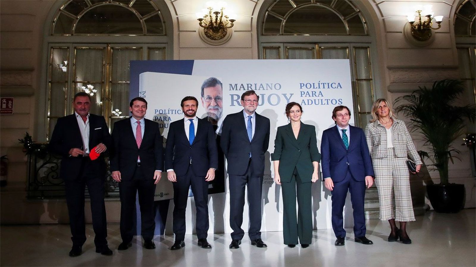 Rajoy logra la “foto” de Casado y Ayuso con su 'Política para adultos'