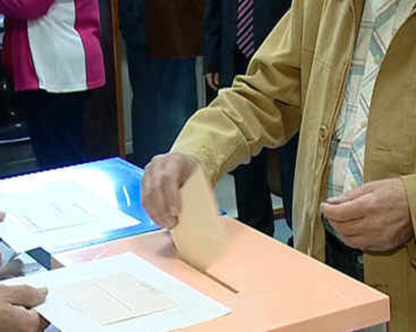 Abren las urnas para más de 35,3 millones de personas