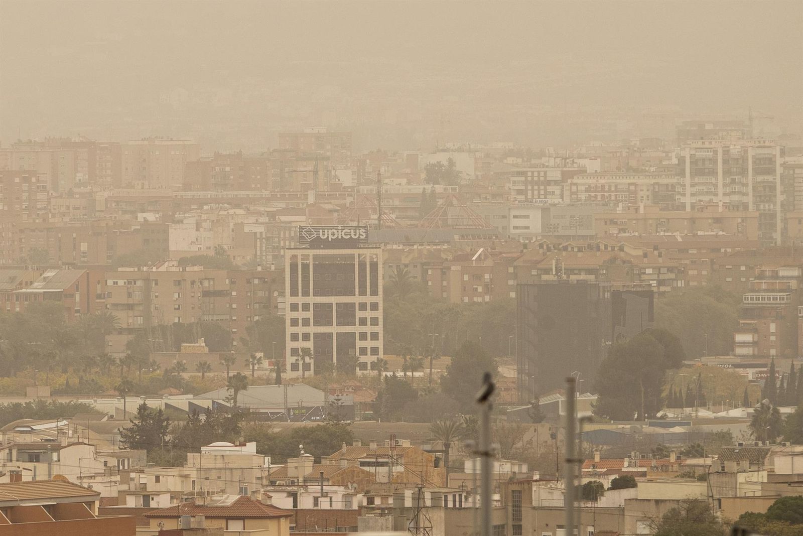Lluvia de barro en Madrid: las imágenes de la 'Filomena naranja'