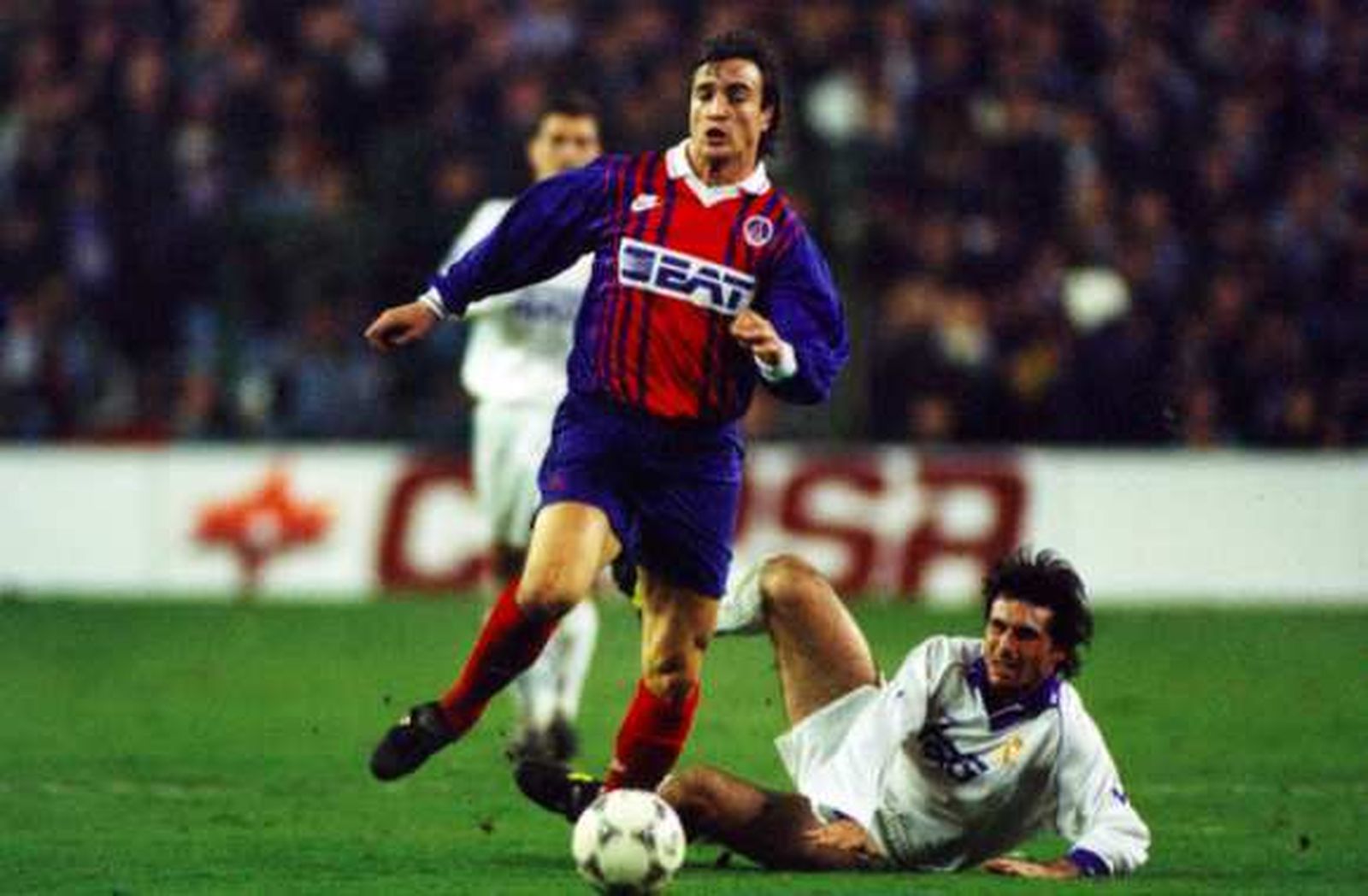 Ginola ante el Real Madrid