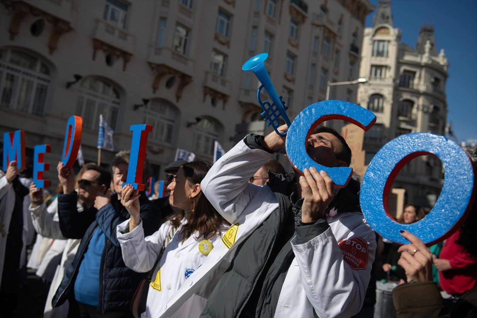 Intercambio de reproches en la Asamblea por la nueva huelga de médicos de Madrid