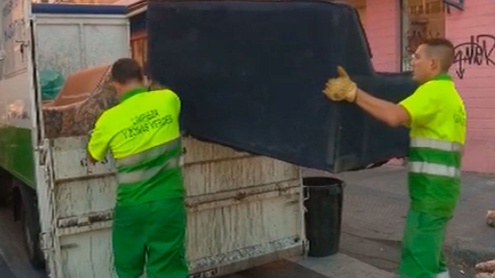 Campaña de limpieza de choque en los barrios más turísticos de  Madrid
