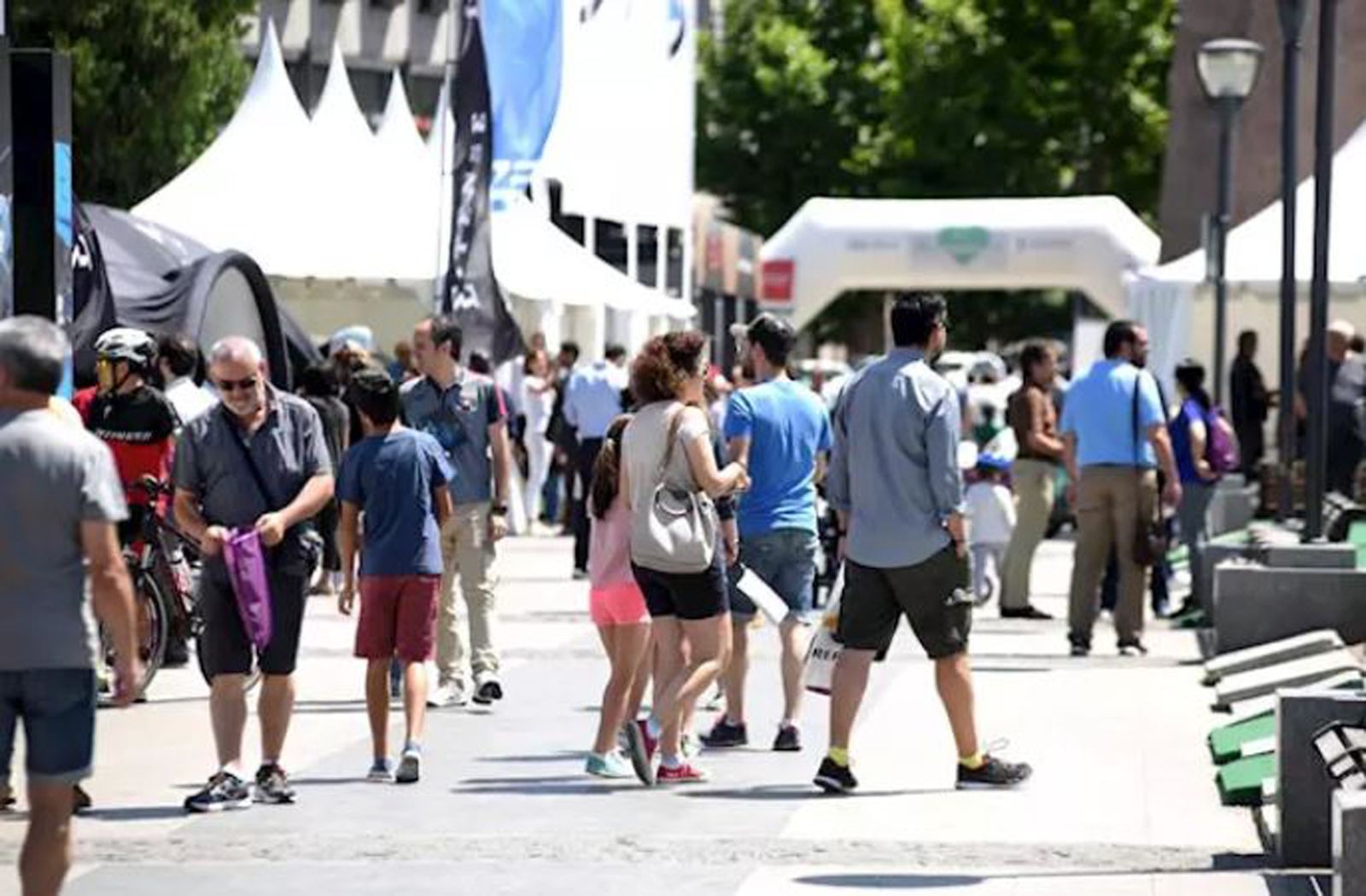 Feria del vehículo eléctrico VEM, organizada por AEDIVE y el Ayuntamiento de Madrid