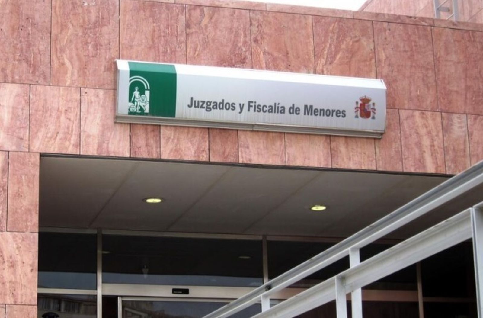 Cinco menores detenidos en Málaga por agredir sexualmente a otra adolescente