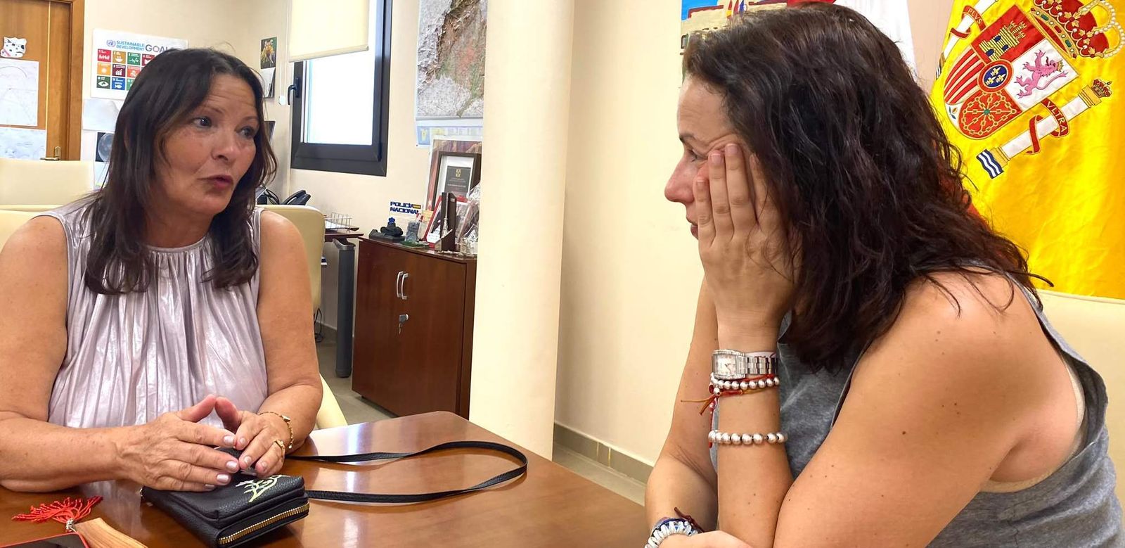 Mari Carmen, en un encuentro con la alcaldesa Lucía Fernández
