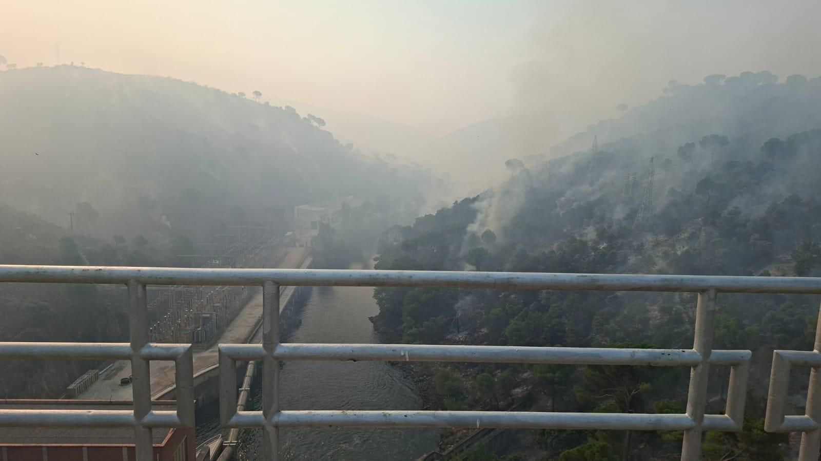 Incendio en las proximidades de la Presa de San Juan