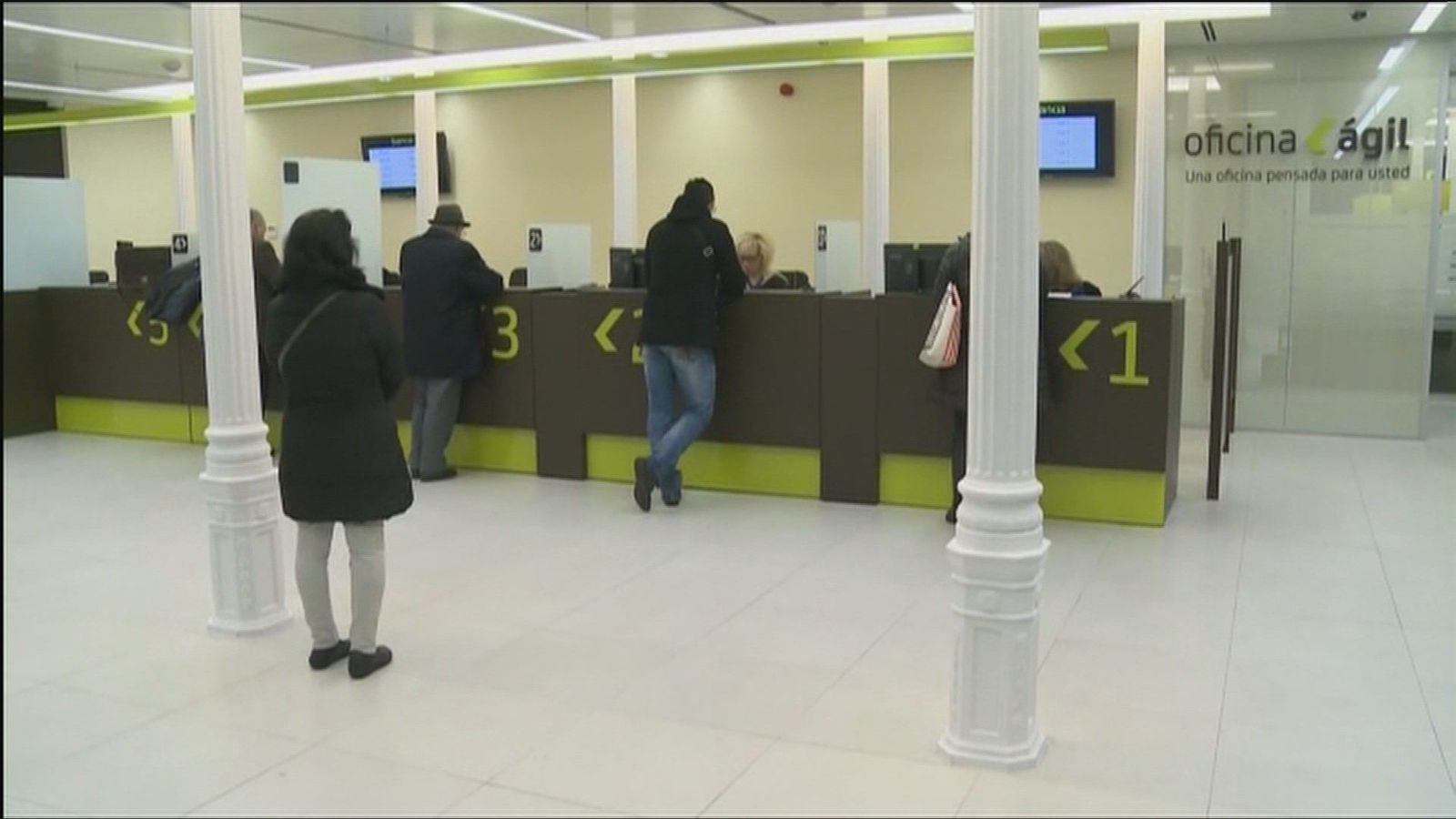 Los bancos españoles endurecen sus requisitos y comisiones para ajustar sus cuentas