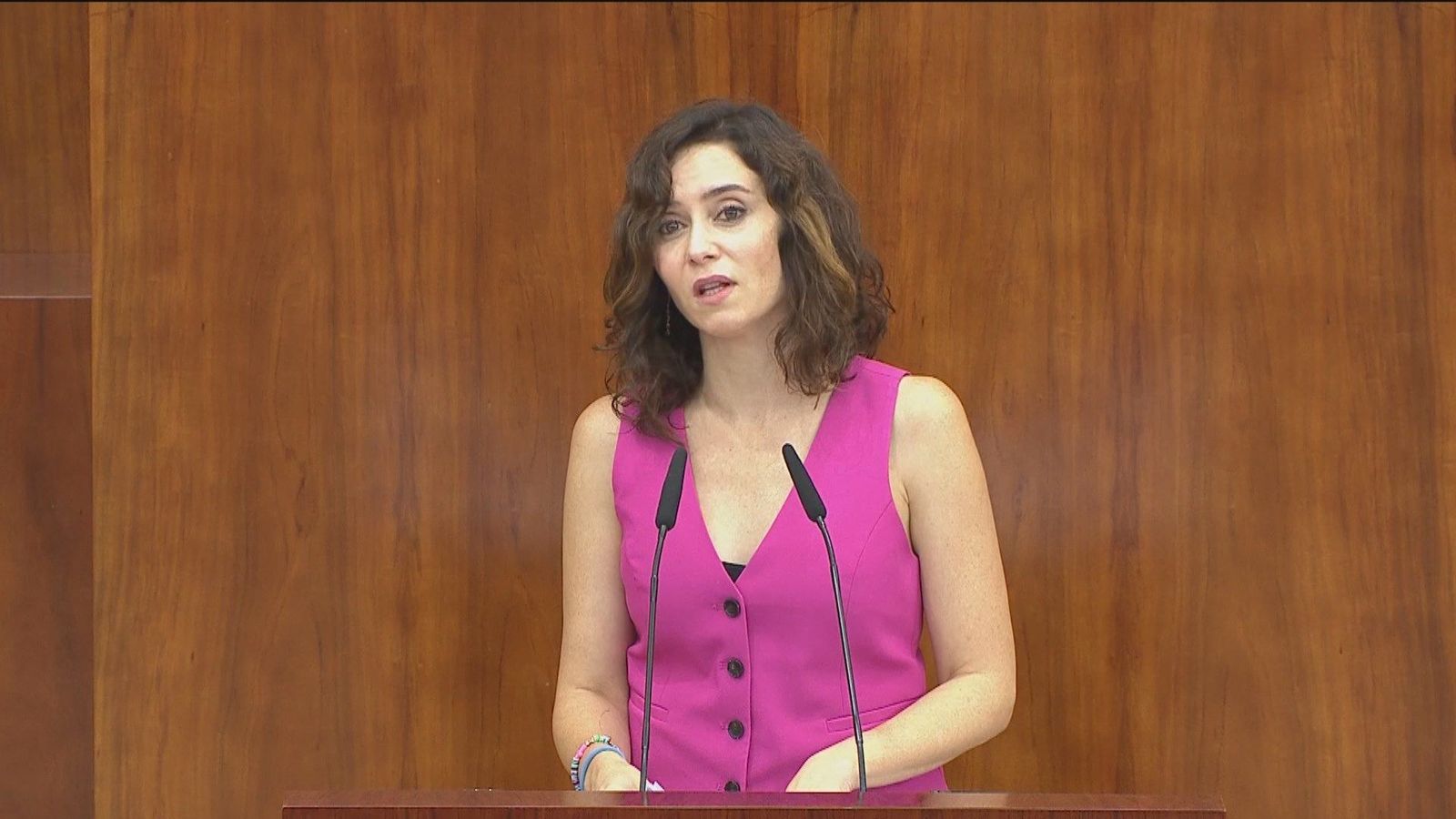 Ayuso afea a la oposición sus propuestas de "todo gratis” y sostiene que "no es posible"