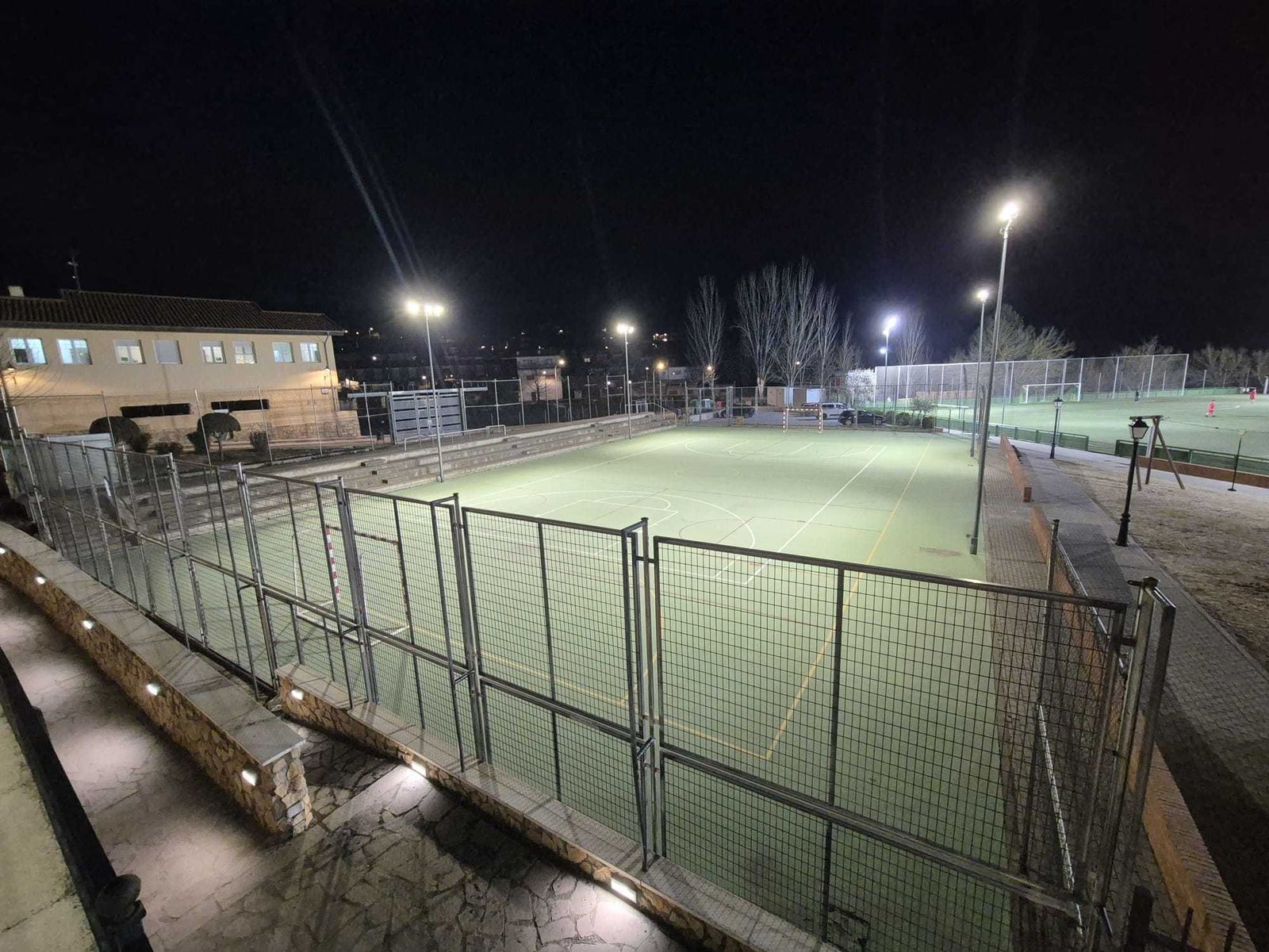 Iluminación de las pista deportivas de Villar del Olmo