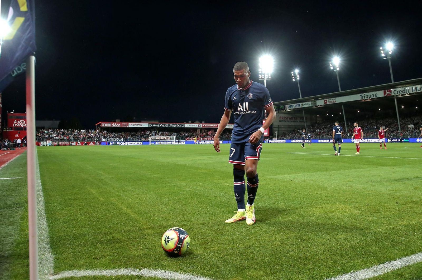 El Real Madrid sigue esperando respuesta del PSG por Mbappé