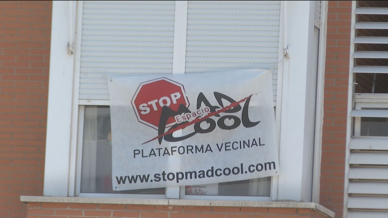 Cartel en una venta en protesta por la celebración del festival MadCool 2023