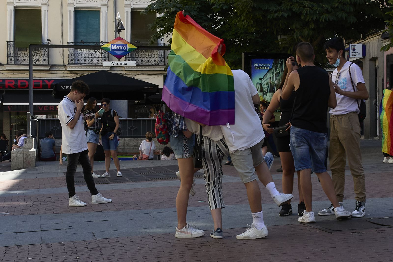Jóvenes en la Plaza de Chueca