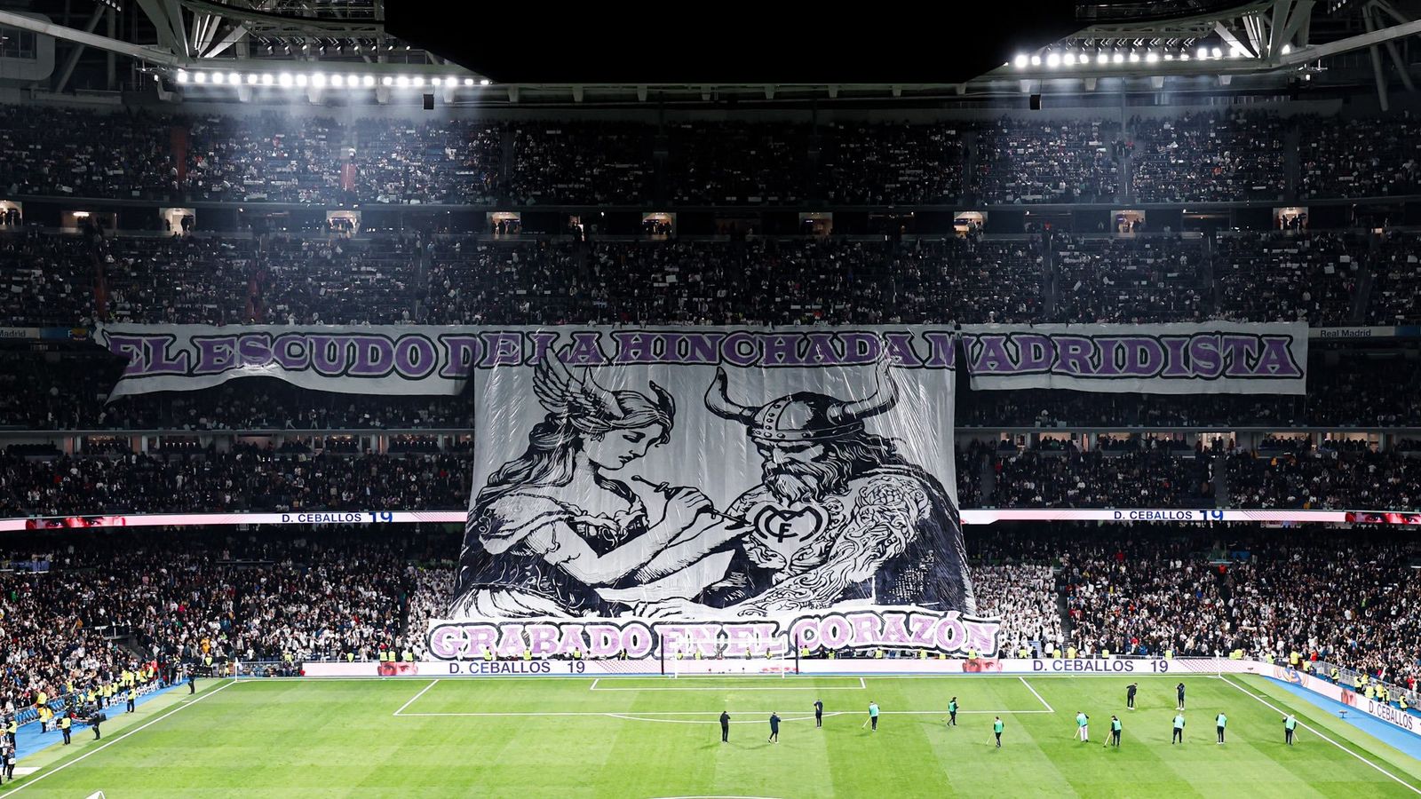 Tifo en el estadio Santiago Bernabéu