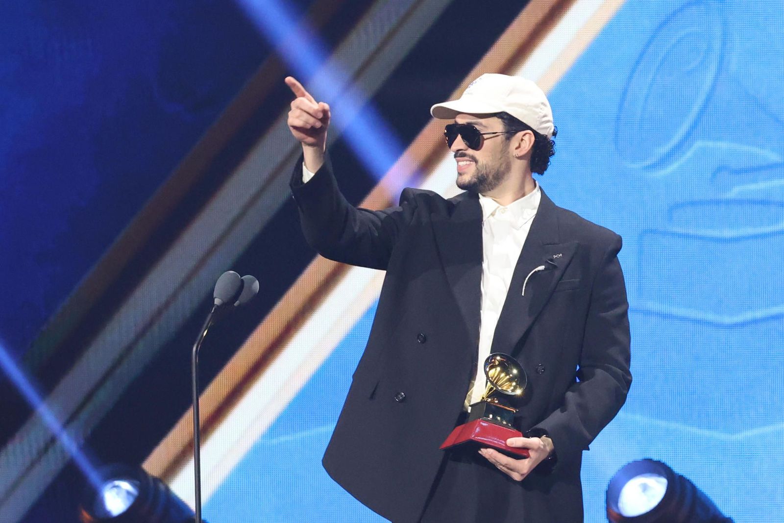 Bad Bunny y el dúo argentino Ca7riel & Paco Amoroso arrasan en los Latin Grammy 2025, con sorpresa de Alejandro Sanz