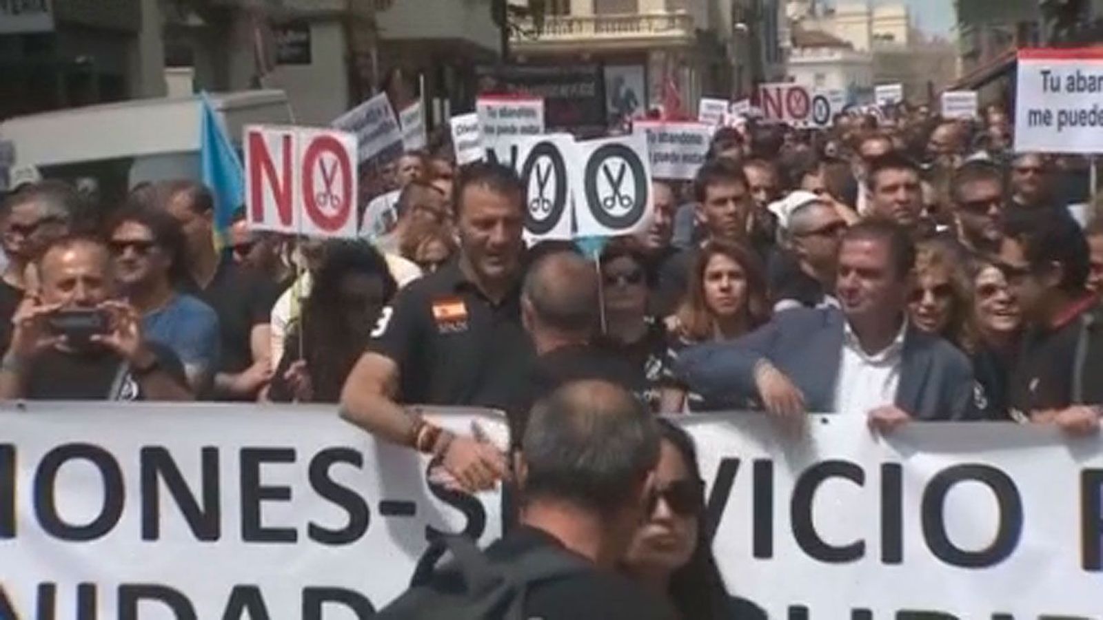 Funcionarios de prisiones protestan frente al Congreso