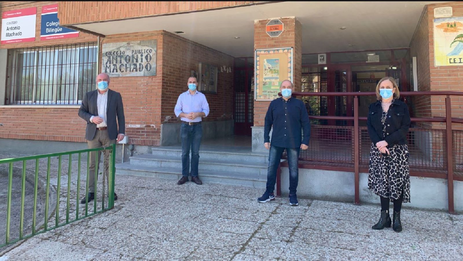 El alcalde y concejales de Majadahonda visitan el colegio Antonio Machado