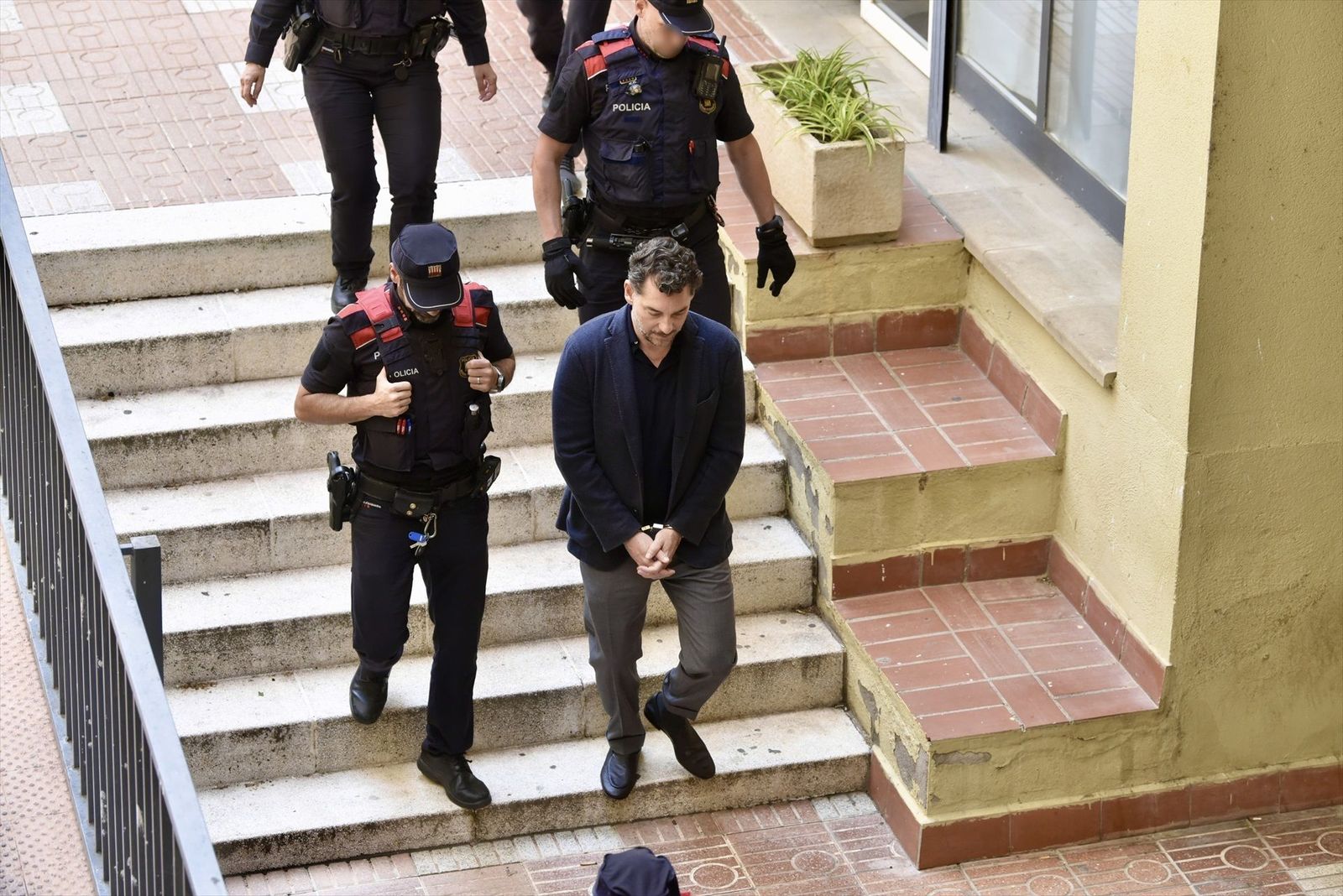 Dos montañeros testifican que Jonathan Andic estaba "en shock" tras la caída de su padre