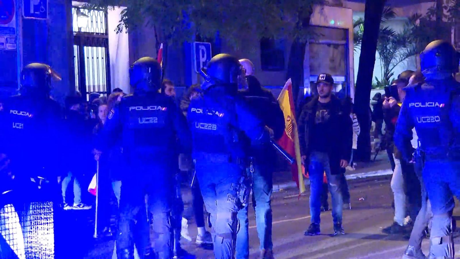 Trece detenidos y seis heridos en la novena noche de protestas en Ferraz