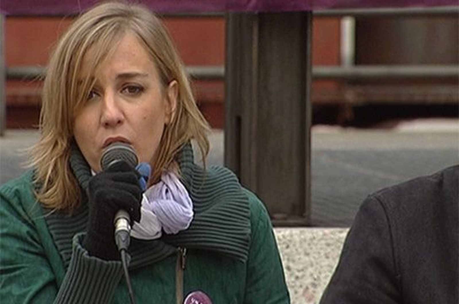 Tania Sánchez muestra el compromiso de su Podemos de garatizar las pensiones