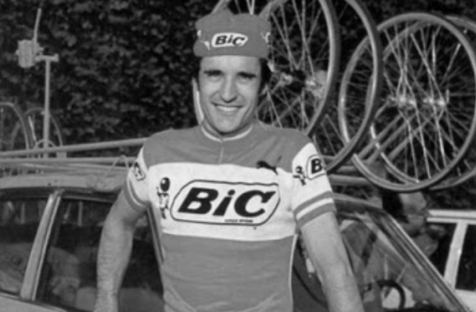 El excorredor asturiano Luis Balagué, compañero de equipo de leyendas como Jacques Anquetil y Luis Ocaña, murió a la edad de 77 años el 18 de febrero. Inició su carrera profesional en el Bic en 1969 y entre sus triunfos destaca un etapa de la Vuelta a España.