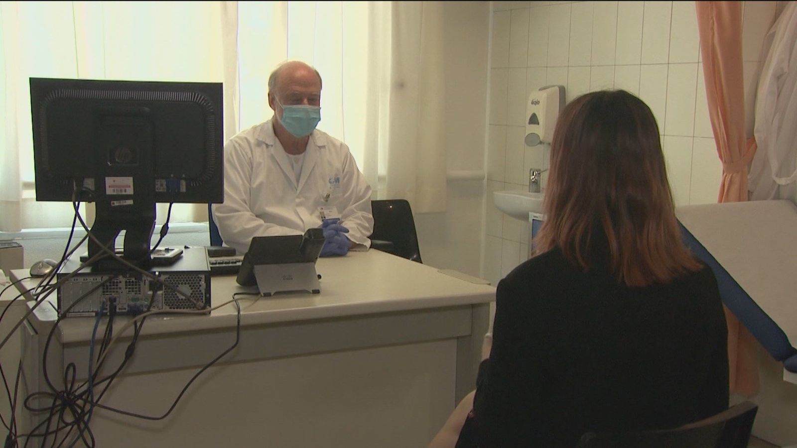 Madrid pedirá que los médicos emitan los partes de bajas y altas laborales en un solo acto