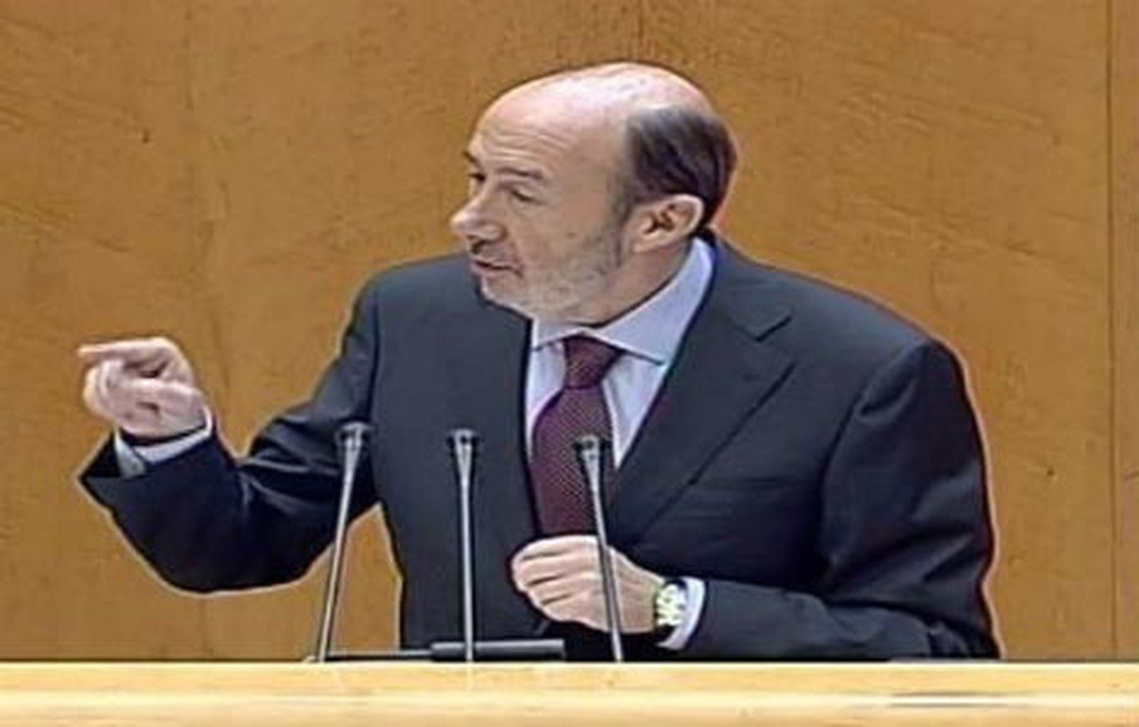 Rubalcaba: "Tiene usted que marcharse, señor Rajoy"