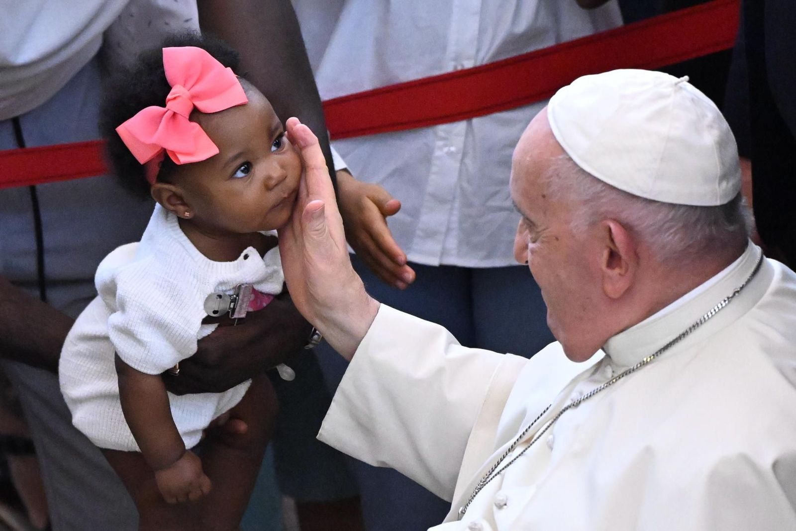 El Papa se reúne con los fieles más vulnerables en el barrio de Serafina de Lisboa