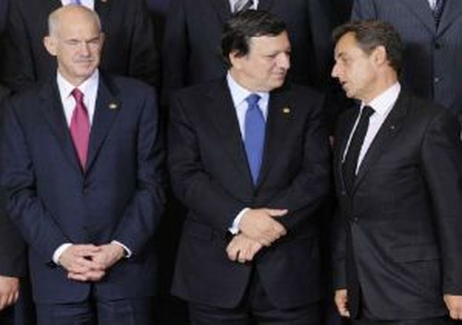 La zona euro se compromete a un segundo rescate para Grecia si acepta nuevos ajustes