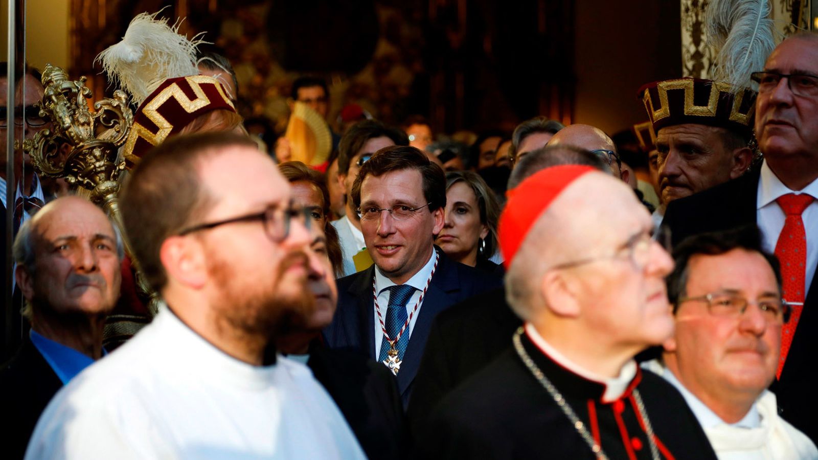 El alcalde de Madrid, José Luis Martínez-Almeida, participa en la procesión de La Paloma junto al arzobispo de Madrid, Carlos Osoro