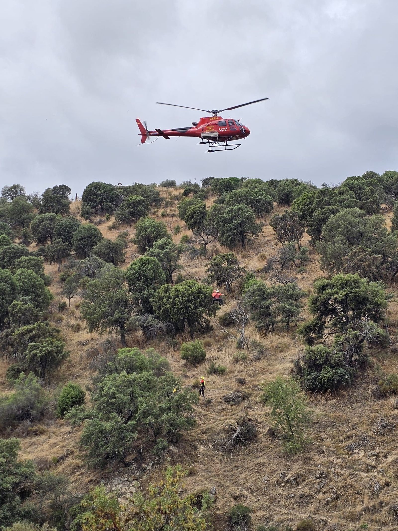 Evacuación aérea de un senderista en Galapagar
