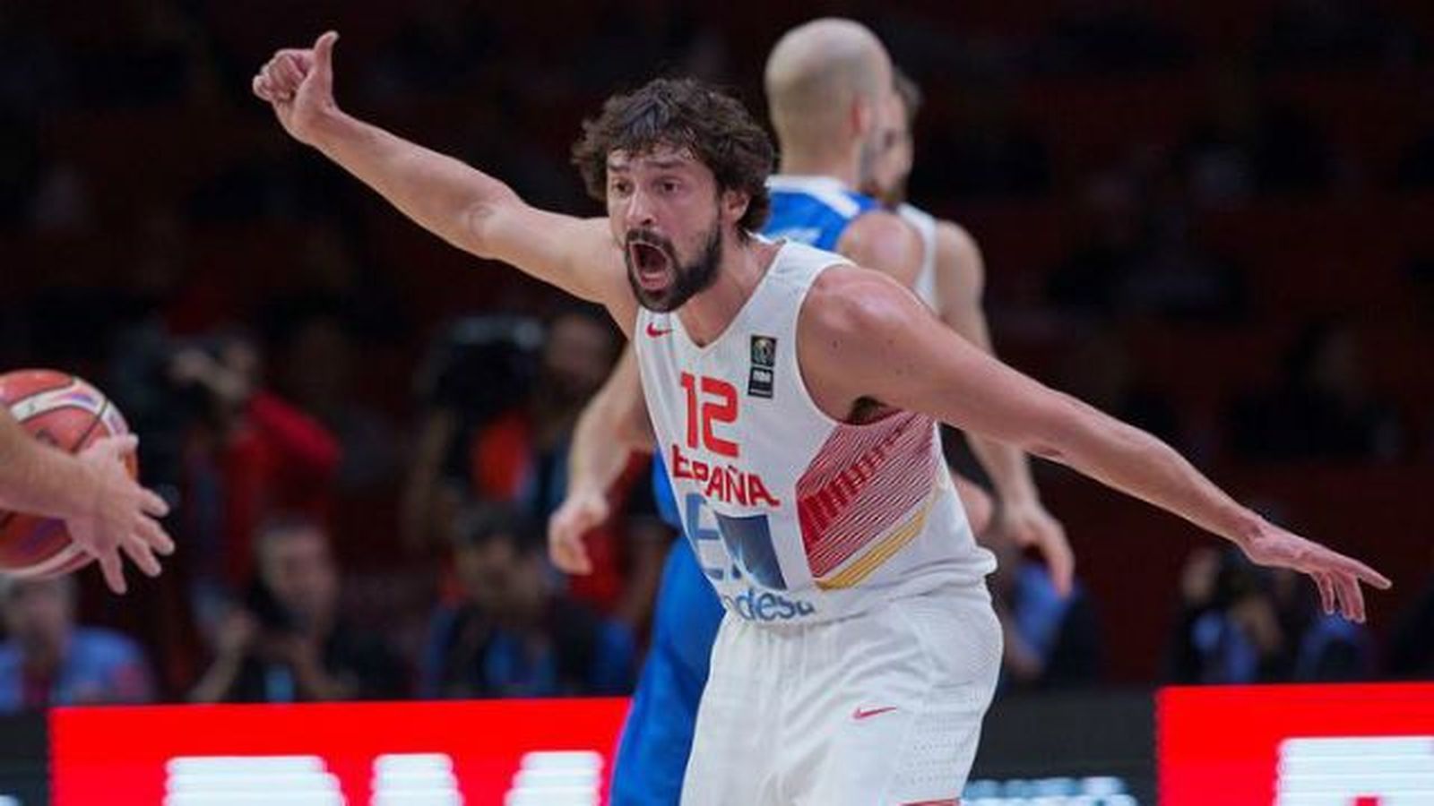 Llull: "Claro que pone jugar contra un pabellón lleno de franceses"