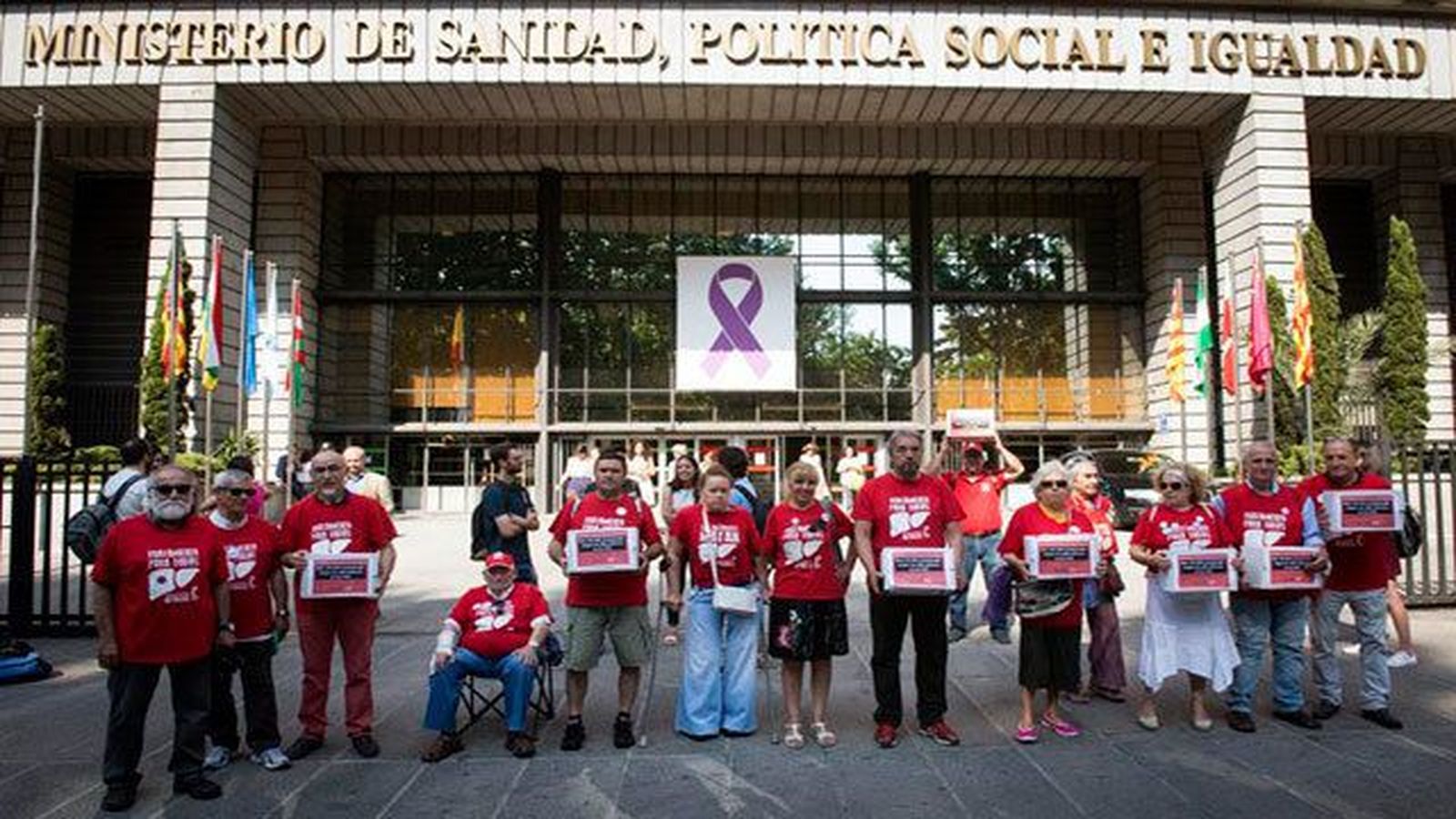 Sanidad se compromete a ampliar el Plan Nacional de la Hepatitis C a todos los pacientes