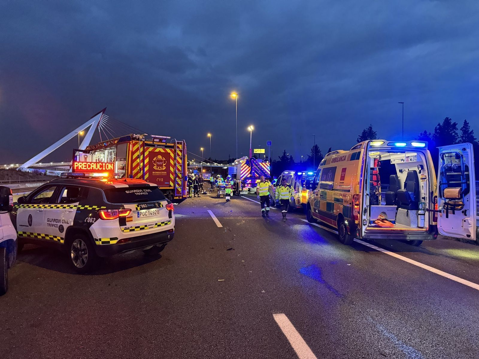 Un conductor kamikaze causa un accidente mortal en la A-6 con tres muertos y dos heridos graves
