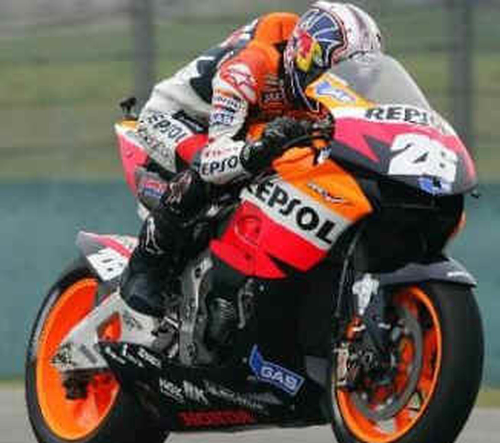 El español Dani Pedrosa gana en Sachenring